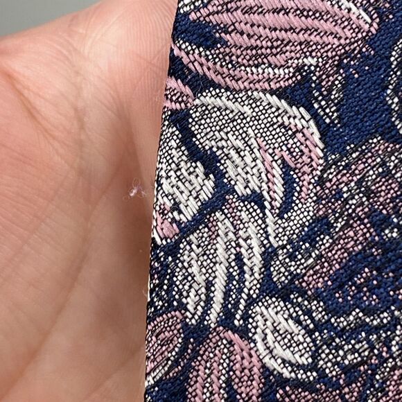 Camden Court Tie Mens Classic Woven Floral Necktie Dress Accessory Pink Navy - Picture 4 of 6